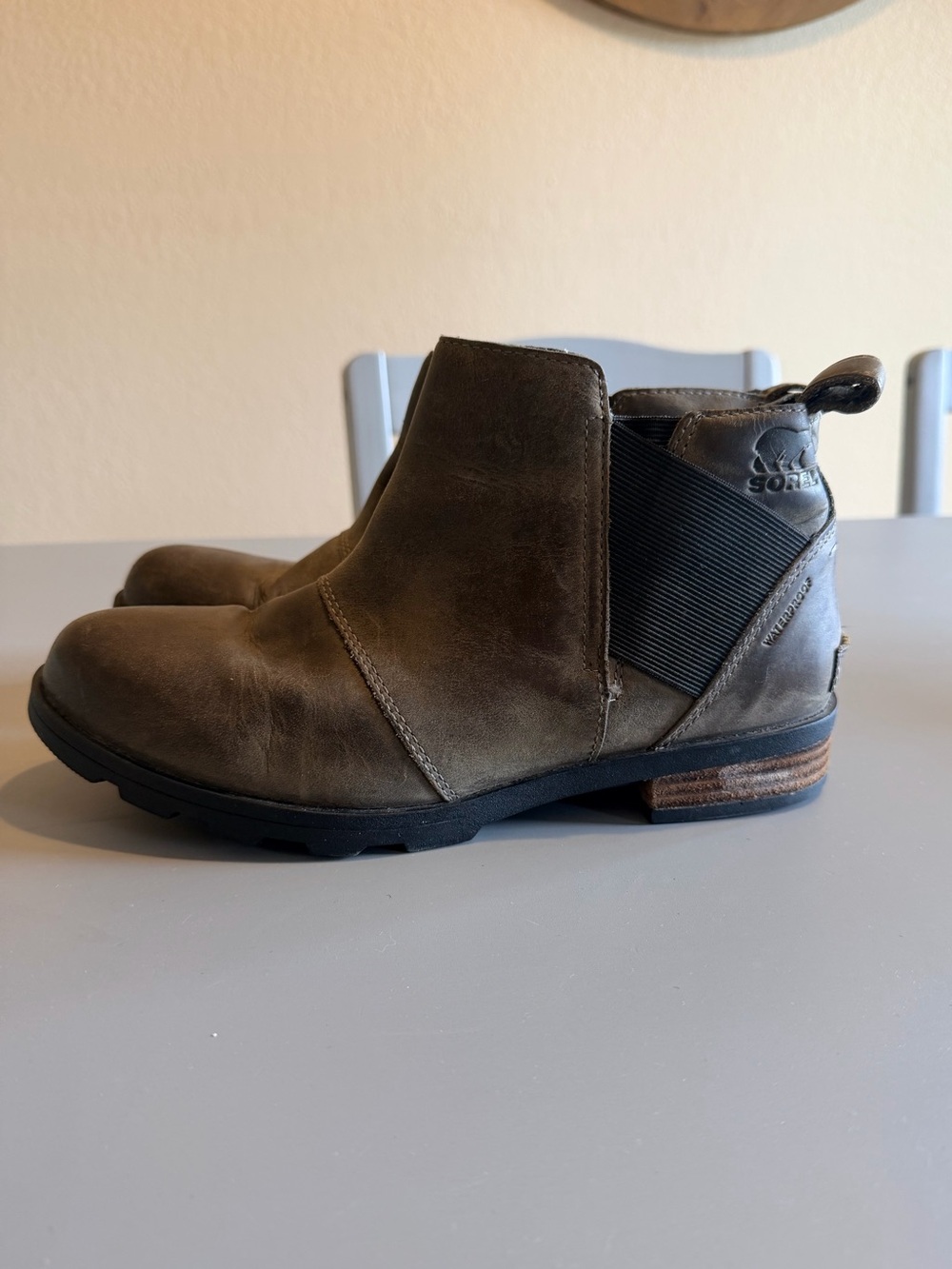 Women’s Sorel Emelie Chelsea boots size 8